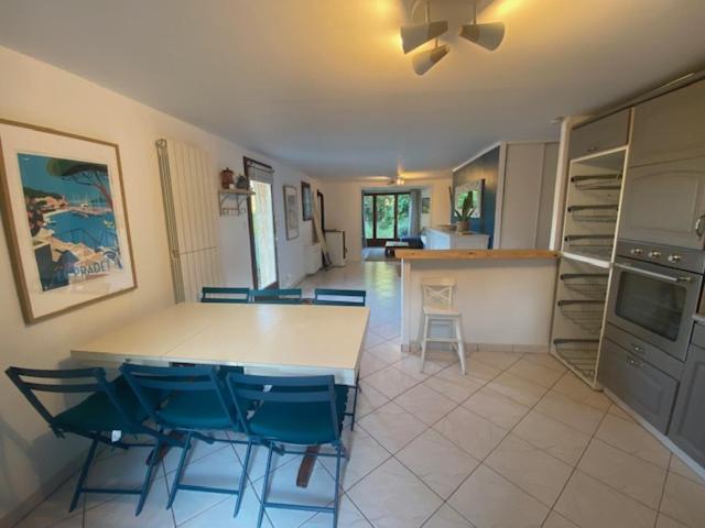 Joli rez-de-villa 80 m2 proche mer Carqueiranne Extérieur photo